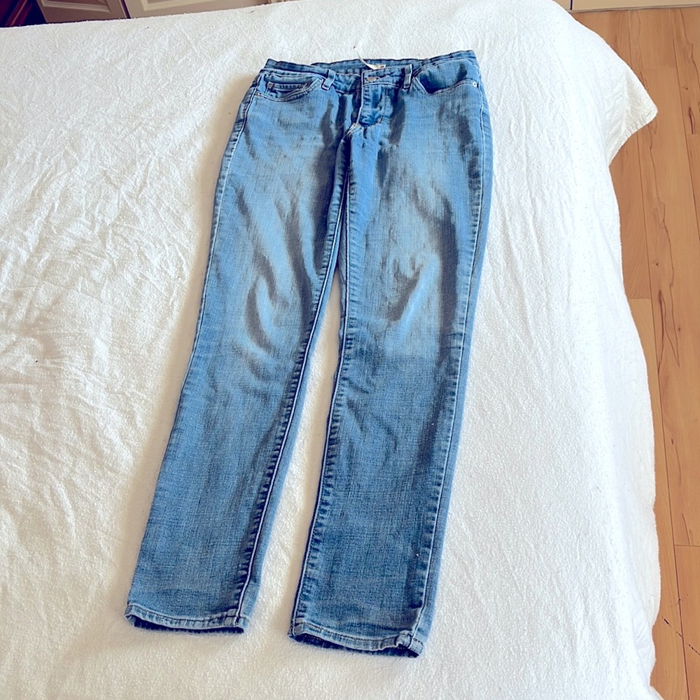 Levi’s size 29 skinny jeans.